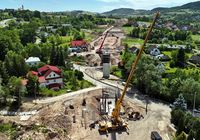 Budowa_wiaduktu_kolejowego_nad_ul._Matki_Boskiej_Bolesnej_w_Limanowej__widok_z_lotu_ptaka__fot._Piotr_Hamarnik__3_.JPG