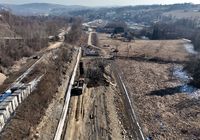 Przygotowanie_nawierzchni_pod_tory_kolejowe_na_odcinku_Kleczany_-_Nowy_Sacz_widok_z_lotu_ptaka__fot._Krzysztof_Dzidek__5_.JPG