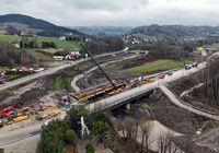 Budowa_mostu_kolejowego_w_Kleczanach__nad_potokiem_Smolnik__widok_z_lotu_ptaka__fot._Piotr_Hamarnik__1_.JPG
