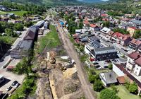 Widok_z_lotu_ptaka_na_prace_przy_instalacjach_podziemnych_w_sasiedztwie_stacji_Mszana_Dolna__fot._Krzysztof_Dzidek__1_.JPG