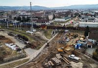 Widok_z_lotu_ptaka_na_plac_budowy_nowego_ukladu_komunikacyjnego_w_sasiedztwie_ul._Kolejowej_w_Asnyka_w_Nowym_Saczu__fot._Piotr_Hamarnik__1_.JPG