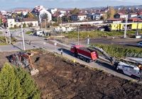 Ciezkie_maszyny_zrywaja_asfalt_z_ul._Kolejowej_w_Nowym_Saczu__widok_z_lotu_ptaka__fot._Piotr_Hamarnik.JPG