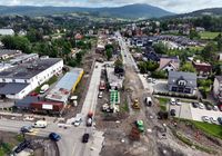 Widok_z_lotu_ptaka_na_betonowa_konstrukcje_nowego_mostu_kolejowego_nad_Poniczanka_w_Rabce-Zdroju__fot._Krzysztof_Dzidek__3_.JPG