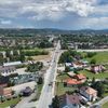 Widok z lotu ptaka na nowy wiadukt kolejowy w Nowym Sączu