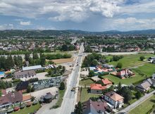 Widok z lotu ptaka na nowy wiadukt kolejowy w Nowym Sączu