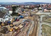 Widok_z_lotu_ptaka_na_plac_budowy_nowego_ukladu_komunikacyjnego_w_sasiedztwie_ul._Kolejowej_w_Asnyka_w_Nowym_Saczu__fot._Piotr_Hamarnik__4_.JPG