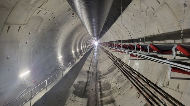 Wnętrze budowanego tunelu na linii kolejowej 104 fot. Piotr Hamarnik (1)