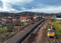 Przygotowanie_terenu_pod_budowe_nowych_torow_i_obiektow_inzynieryjncyh_w_Limanowej__widok_z_lotu_ptaka__fot._Piotr_Hamarnik__3_.JPG