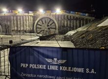 Tarcza TBM Jadwiga, po 10 miesiącach intensywnych działań, zakończyła prace wiertnicze przy pierwszym tunelu kolejowym fot. Piotr Hamarnik