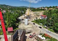 Budowa_wiaduktu_kolejowego_nad_ul._Matki_Boskiej_Bolesnej_w_Limanowej__widok_z_lotu_ptaka__fot._Piotr_Hamarnik__1_.JPG