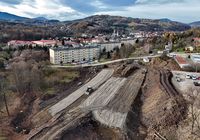 Przygotowanie_terenu_pod_budowe_nowych_torow_i_obiektow_inzynieryjncyh_w_Limanowej__widok_z_lotu_ptaka__fot._Piotr_Hamarnik__1_.JPG