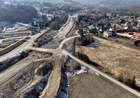Przygotowanie_nawierzchni_pod_tory_kolejowe_na_odcinku_Kleczany_-_Nowy_Sacz_widok_z_lotu_ptaka__fot._Krzysztof_Dzidek__1_.JPG