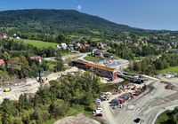 Budowa_nowego_mostu_drogowego_nad_Raba_i_linia_kolejowa_Chabowka_-_Nowy_Sacz__widok_z_lotu_ptaka__fot._Piotr_Hamarnik__1_.JPG