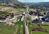Nowy_przystanek_kolejowy_w_Chomranicach__widok_z_lotu_ptaka__fot._Krzysztof_Dzidek__2_.JPG